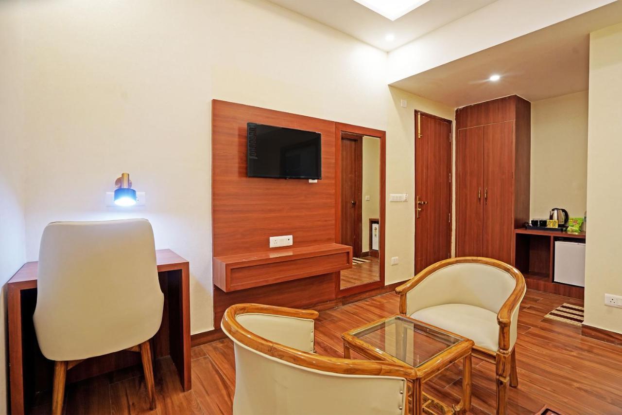 Hotel Diamond Admire -Corporate Stay Business Hotel By F9 Hotels Нойда Экстерьер фото
